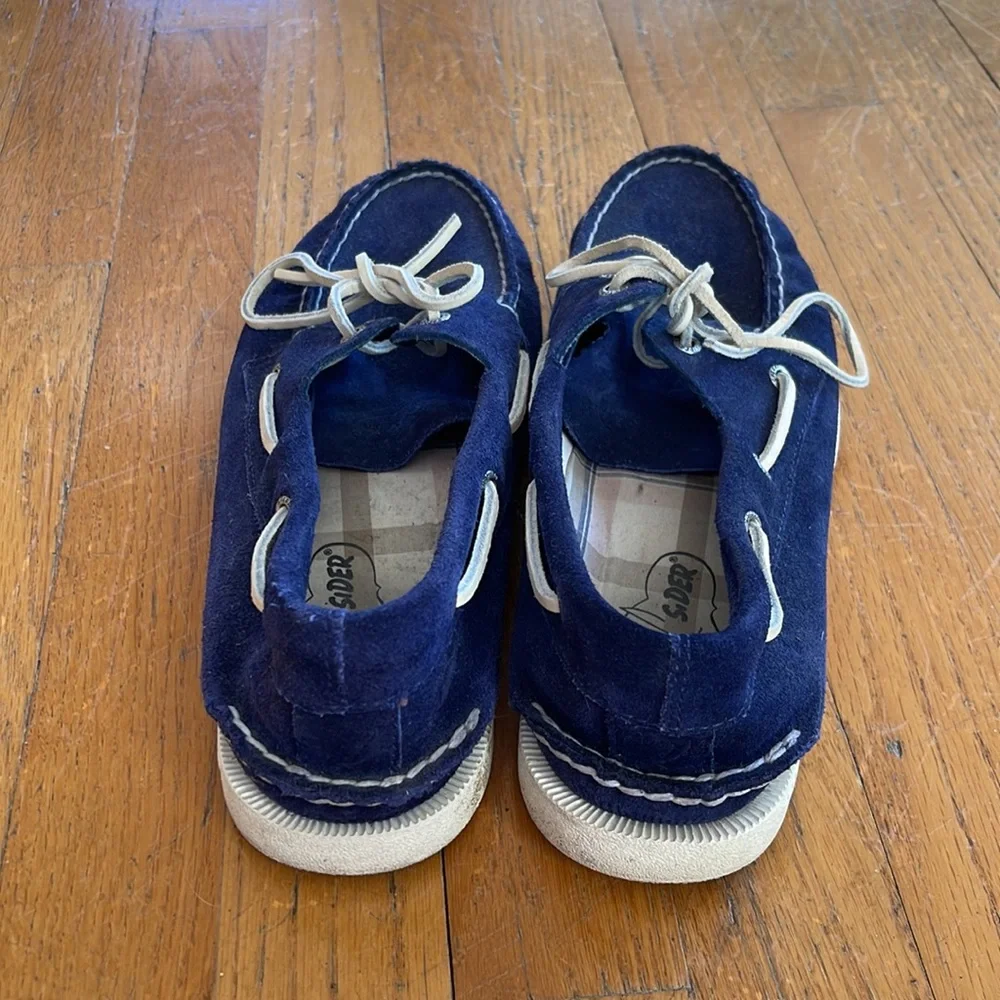 Men’s suede Sperry Topsider boat shoe. Size 9.5